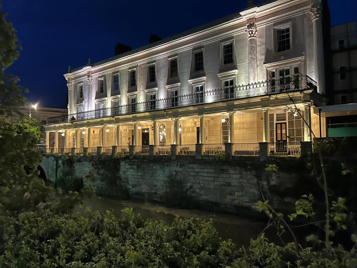Victoria Colonnade Aparthotel Leamington Spa Exterior photo